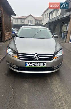 Седан Volkswagen Passat 2014 в Ужгороді