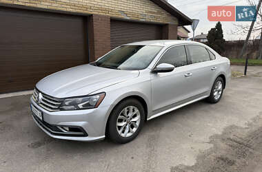 Седан Volkswagen Passat 2016 в Києві