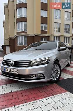 Седан Volkswagen Passat 2016 в Киеве
