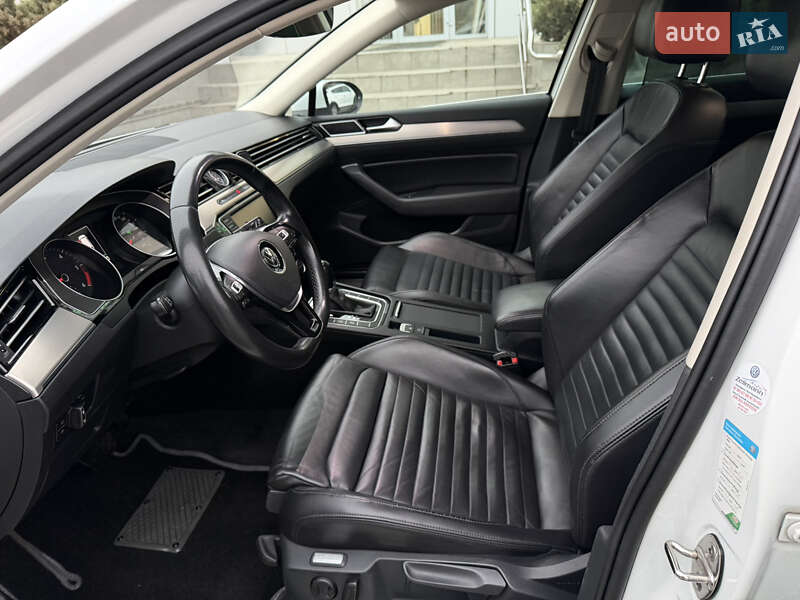 Універсал Volkswagen Passat 2016 в Хмельницькому