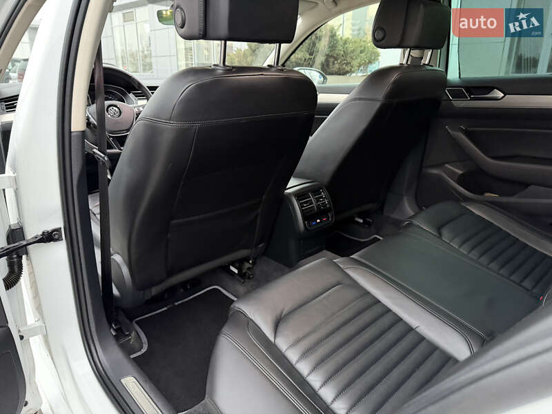 Універсал Volkswagen Passat 2016 в Хмельницькому