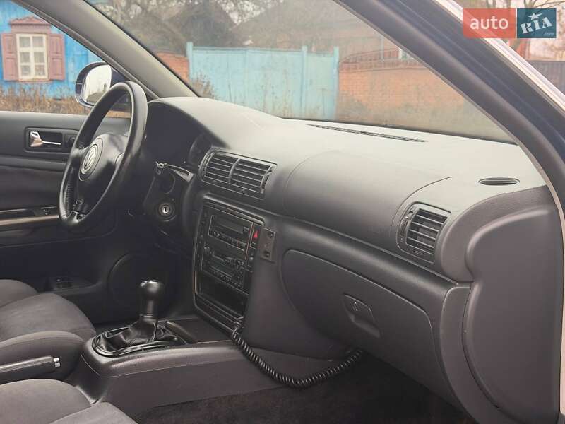 Універсал Volkswagen Passat 2004 в Охтирці