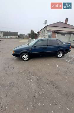 Седан Volkswagen Passat 1989 в Шумске