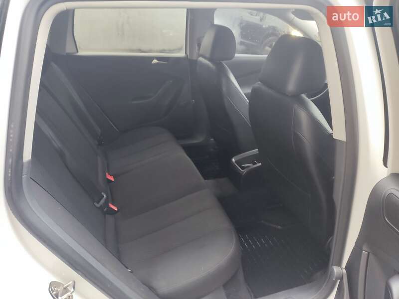 Універсал Volkswagen Passat 2009 в Львові