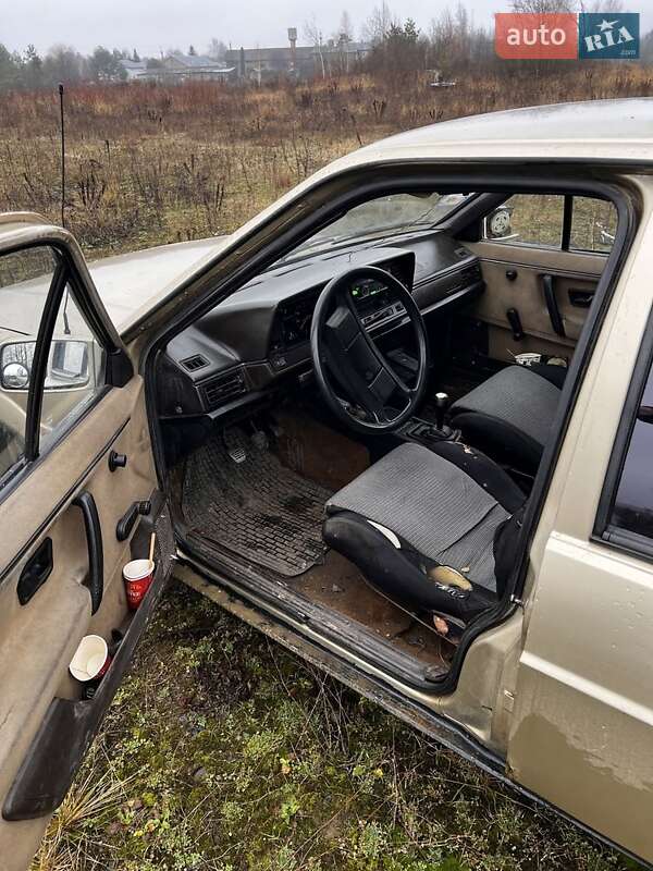 Хетчбек Volkswagen Passat 1986 в Рівному