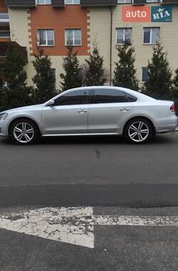 Седан Volkswagen Passat 2013 в Києві