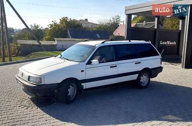 Универсал Volkswagen Passat 1993 в Шумске