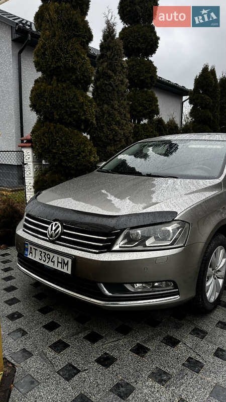 Седан Volkswagen Passat 2013 в Ивано-Франковске