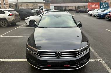Универсал Volkswagen Passat 2020 в Киеве