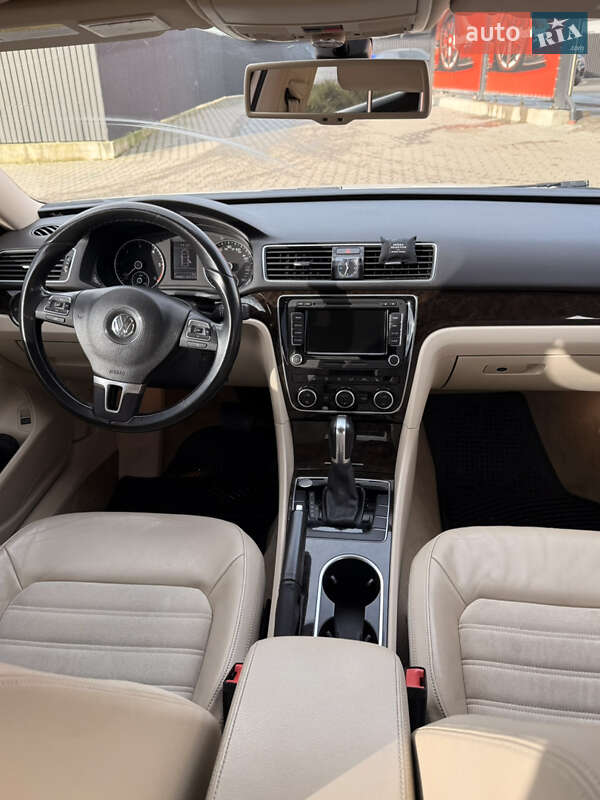 Седан Volkswagen Passat 2014 в Львові
