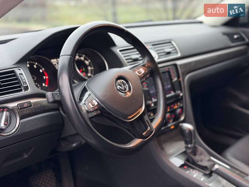 Седан Volkswagen Passat 2016 в Кривому Розі