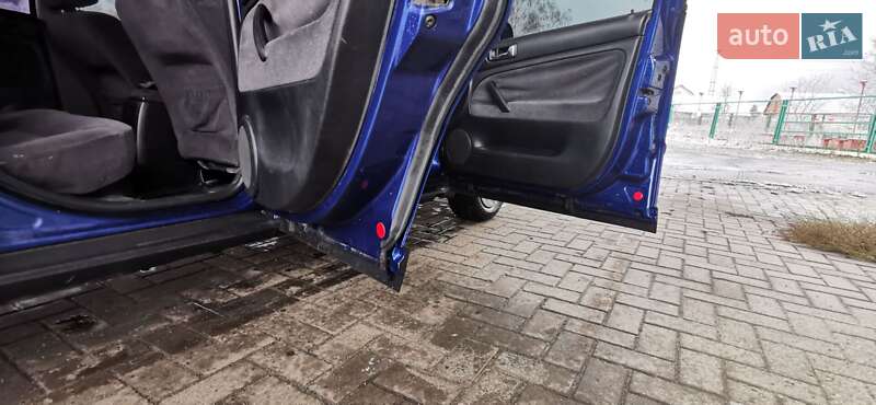 Універсал Volkswagen Passat 2001 в Гадячі