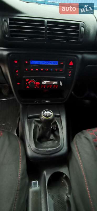 Універсал Volkswagen Passat 2001 в Гадячі