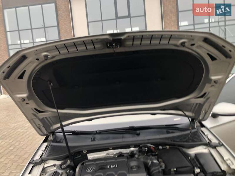 Універсал Volkswagen Passat 2015 в Тернополі