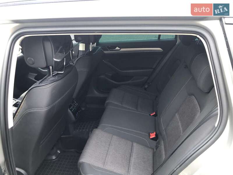 Універсал Volkswagen Passat 2015 в Тернополі