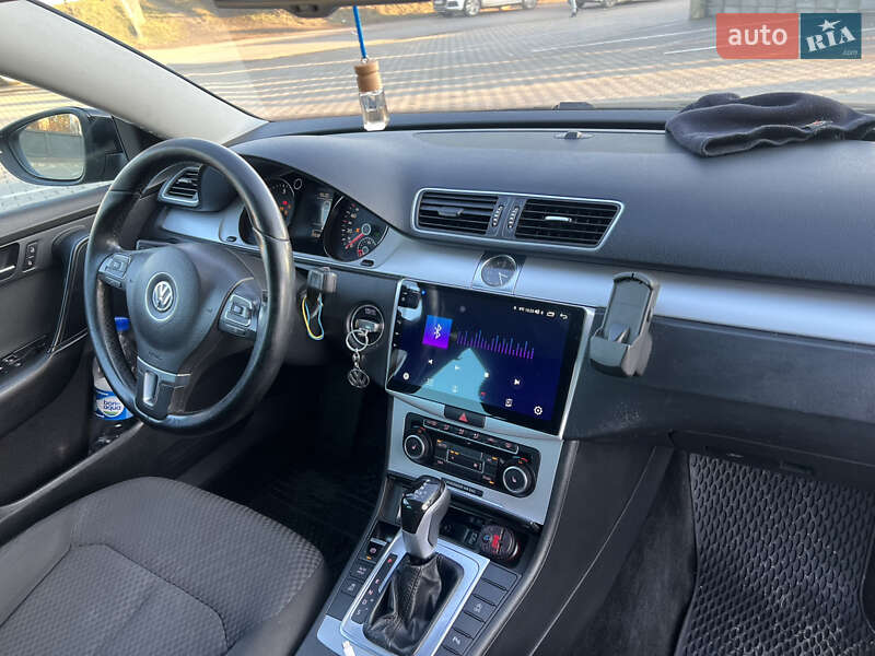 Седан Volkswagen Passat 2011 в Черновцах