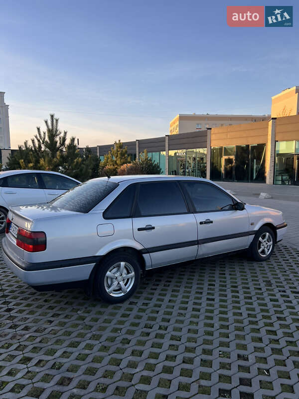 Седан Volkswagen Passat 1996 в Хмельницькому
