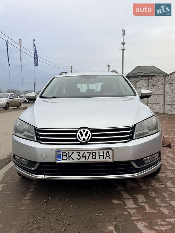 Універсал Volkswagen Passat 2011 в Рівному