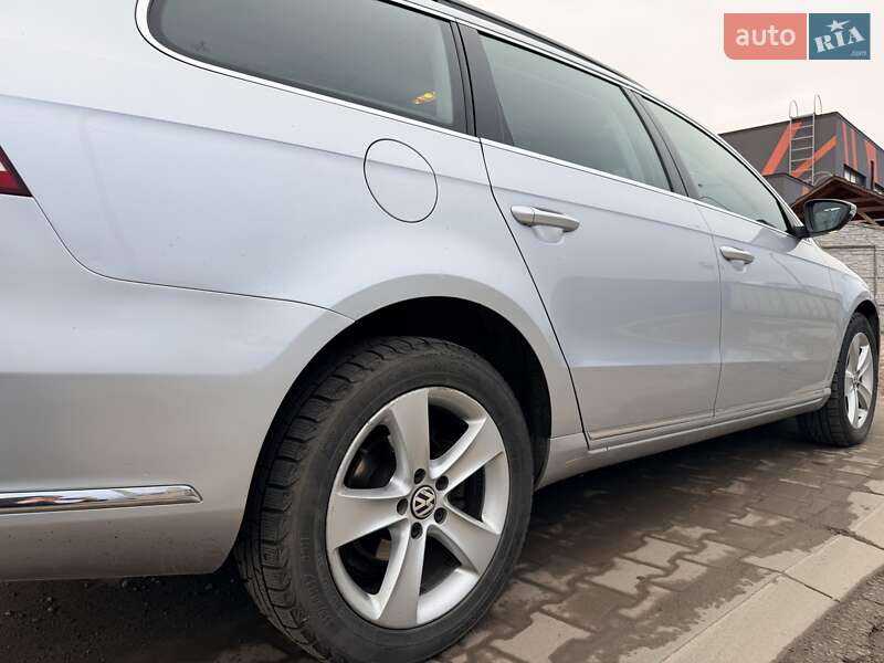Універсал Volkswagen Passat 2011 в Рівному