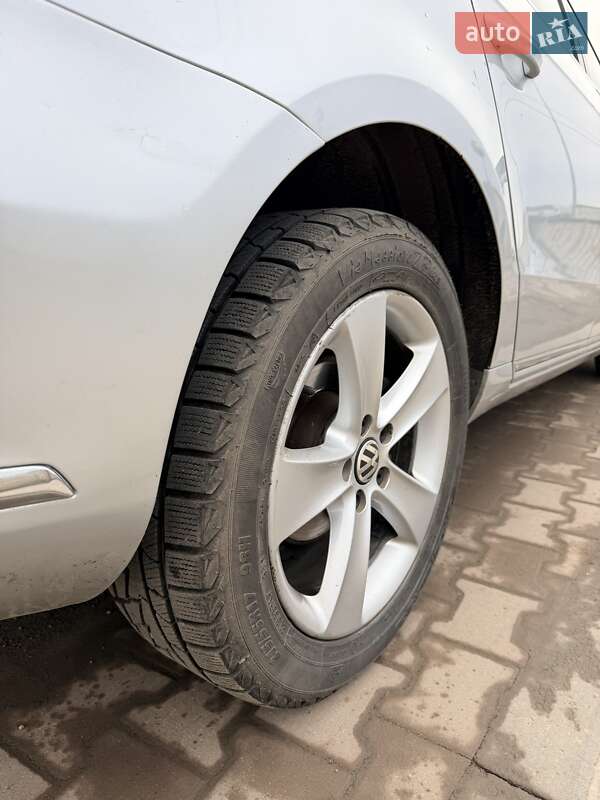 Універсал Volkswagen Passat 2011 в Рівному