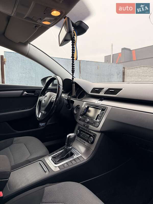 Універсал Volkswagen Passat 2011 в Рівному