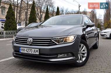 Седан Volkswagen Passat 2017 в Одессе