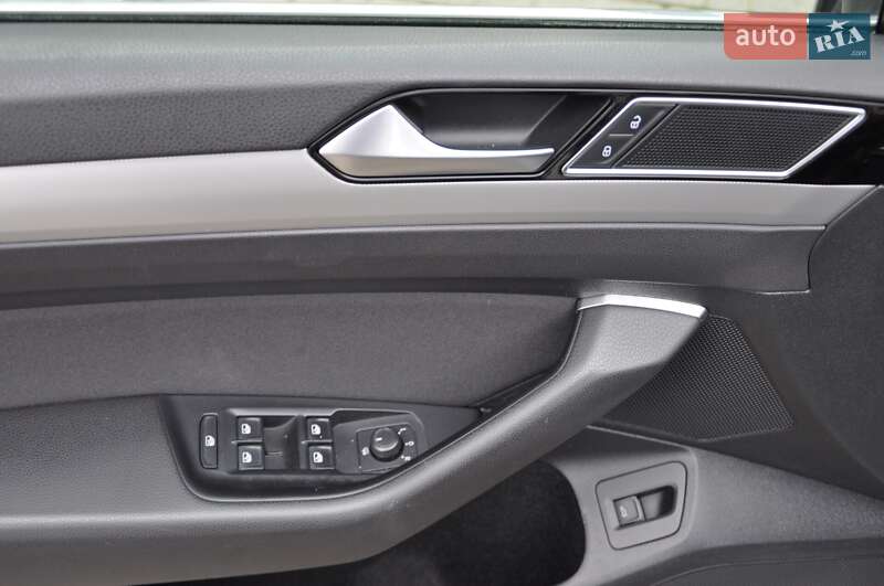 Седан Volkswagen Passat 2017 в Одесі фото 25 Седан Volkswagen Passat 2017 в Одесі