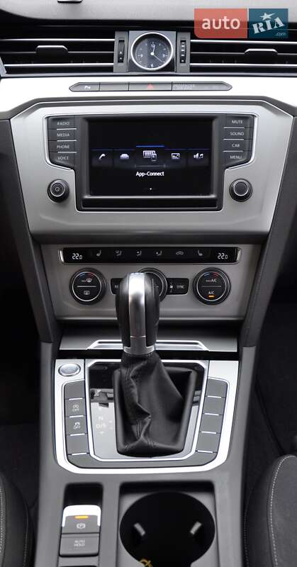 Седан Volkswagen Passat 2017 в Одесі фото 35 Седан Volkswagen Passat 2017 в Одесі