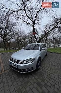 Седан Volkswagen Passat 2011 в Измаиле