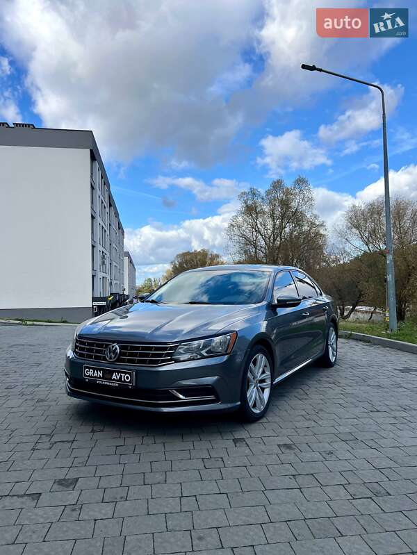 Седан Volkswagen Passat 2018 в Новояворовске