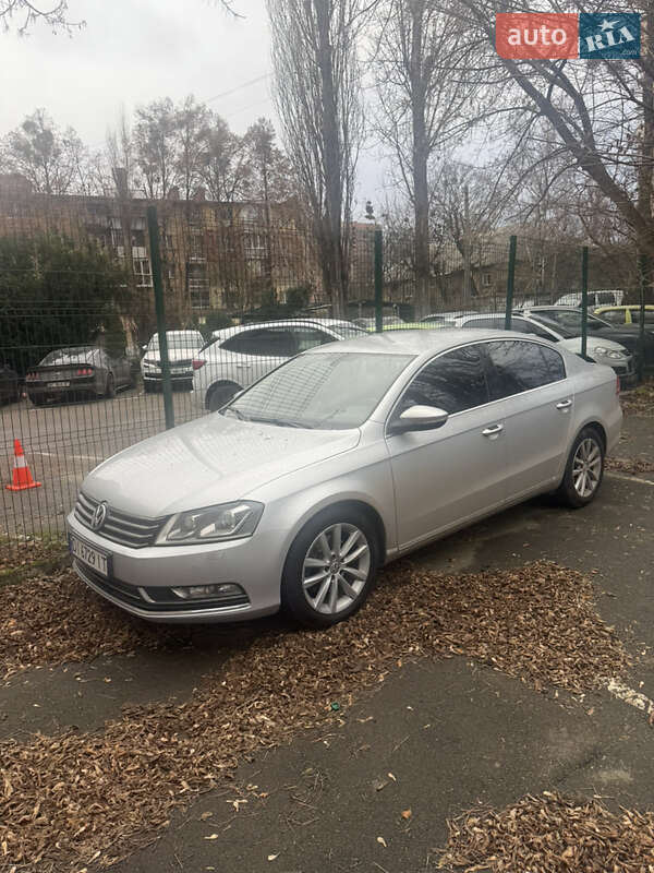 Седан Volkswagen Passat 2012 в Києві фото 2 Седан Volkswagen Passat 2012 в Києві