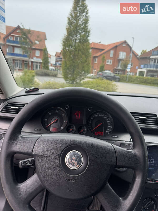 Универсал Volkswagen Passat 2005 в Сарнах