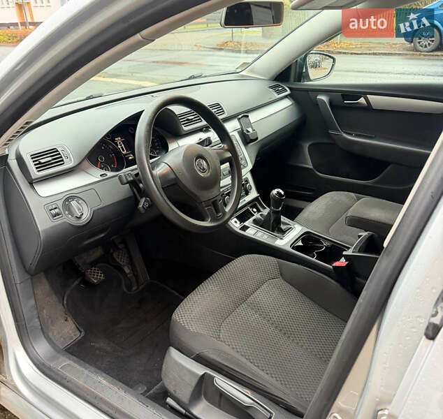 Универсал Volkswagen Passat 2011 в Ивано-Франковске