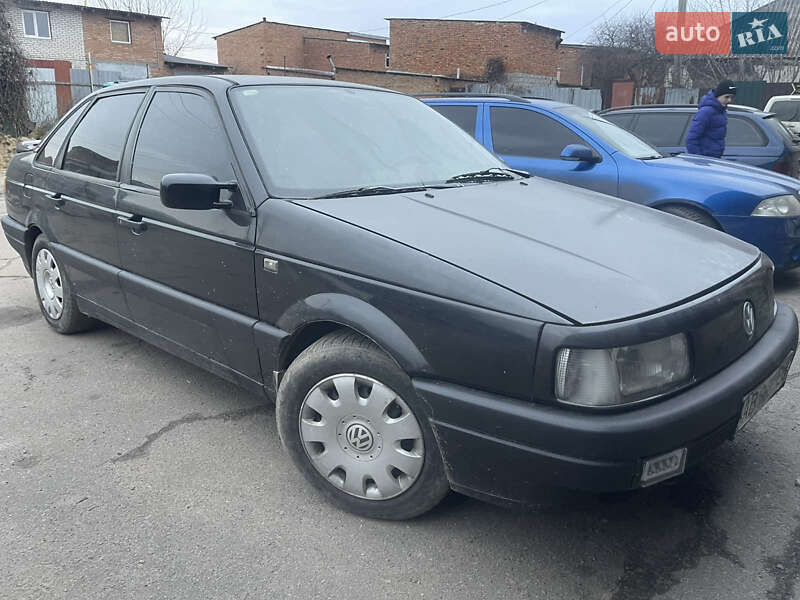 Седан Volkswagen Passat 1992 в Калиновке