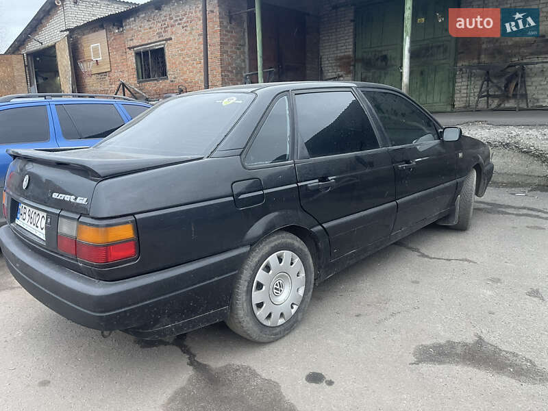 Седан Volkswagen Passat 1992 в Калиновке