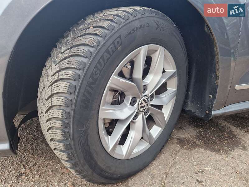 Седан Volkswagen Passat 2016 в Кропивницком