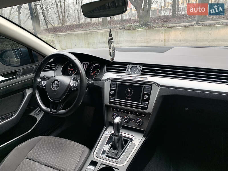 Седан Volkswagen Passat 2018 в Тернополі