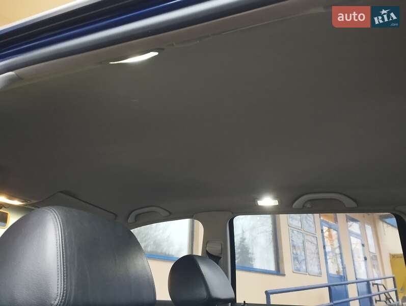 Універсал Volkswagen Passat 2002 в Житомирі