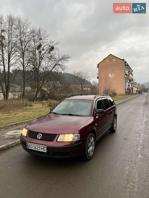 Універсал Volkswagen Passat 1998 в Воловцю