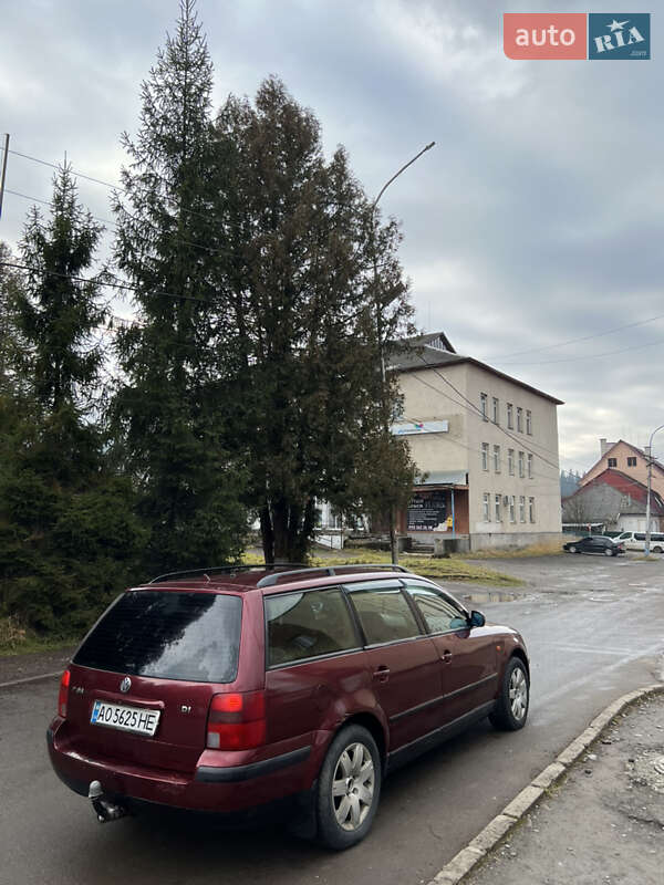 Універсал Volkswagen Passat 1998 в Воловцю