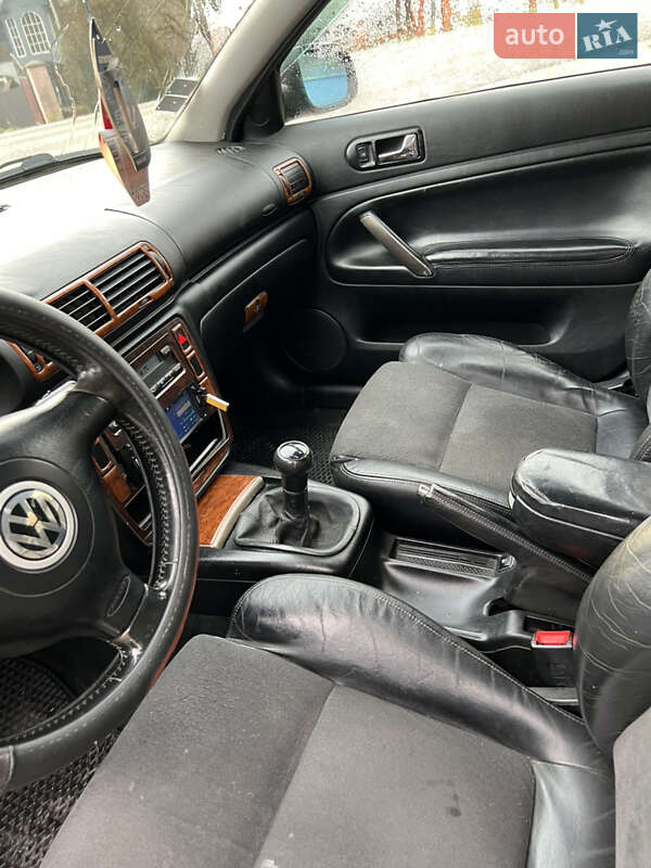 Універсал Volkswagen Passat 1998 в Воловцю