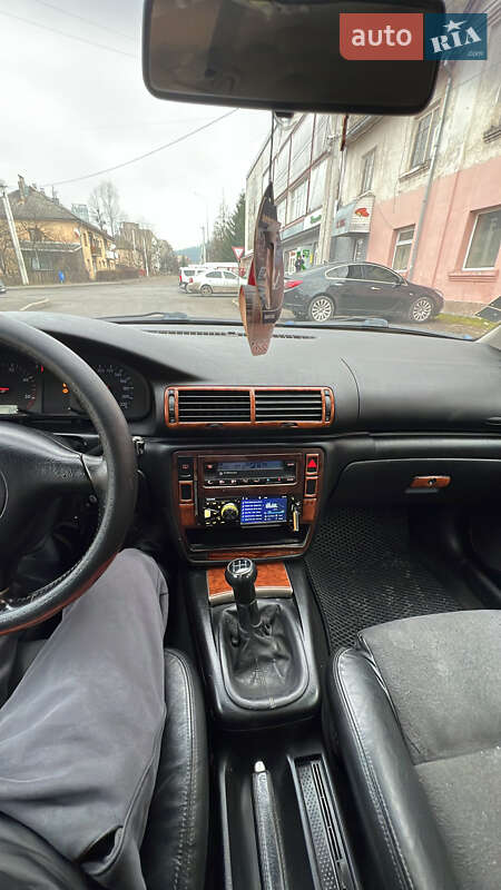 Універсал Volkswagen Passat 1998 в Воловцю