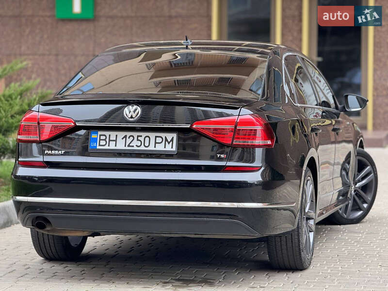 Седан Volkswagen Passat 2015 в Одессе