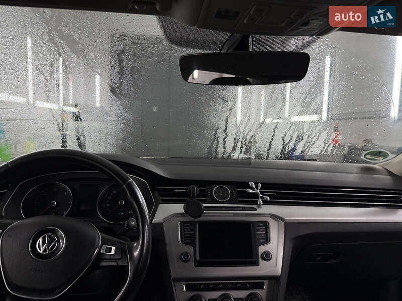 Універсал Volkswagen Passat 2016 в Києві