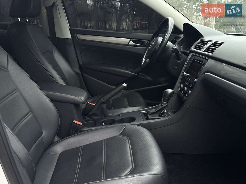 Седан Volkswagen Passat 2015 в Николаеве