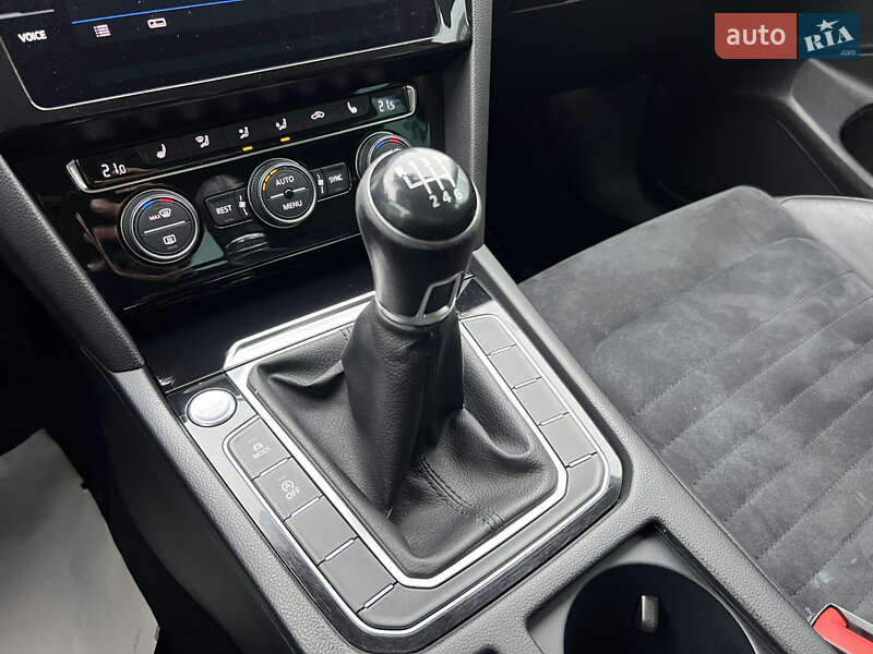 Седан Volkswagen Passat 2019 в Дрогобыче