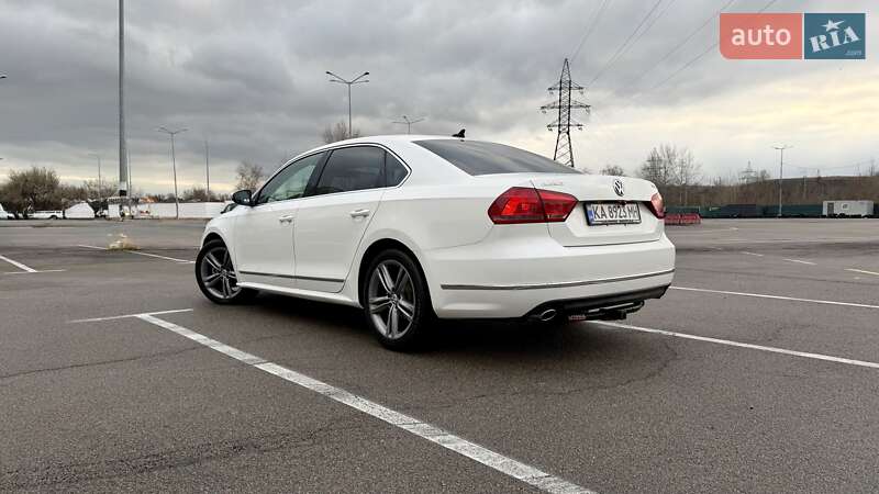 Седан Volkswagen Passat 2011 в Киеве