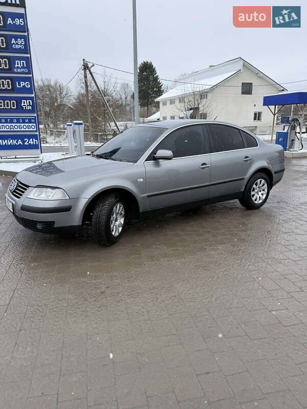 Седан Volkswagen Passat 2002 в Тлумачі
