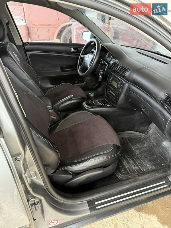 Седан Volkswagen Passat 2002 в Тлумачі