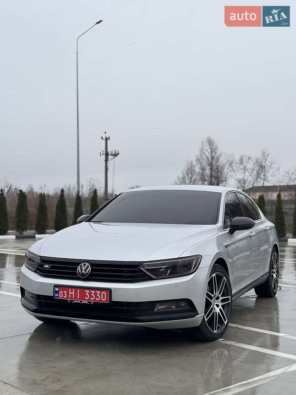 Седан Volkswagen Passat 2015 в Звягелі